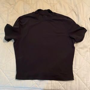 Cropped lululemon shirt